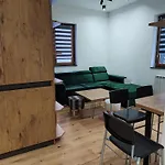 Dvosjed * Τζαχορίνα