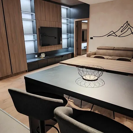 アパート Dvosjed ヤホリナ