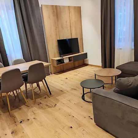 Dvosjed ياهورينا