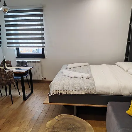 Dvosjed ヤホリナ